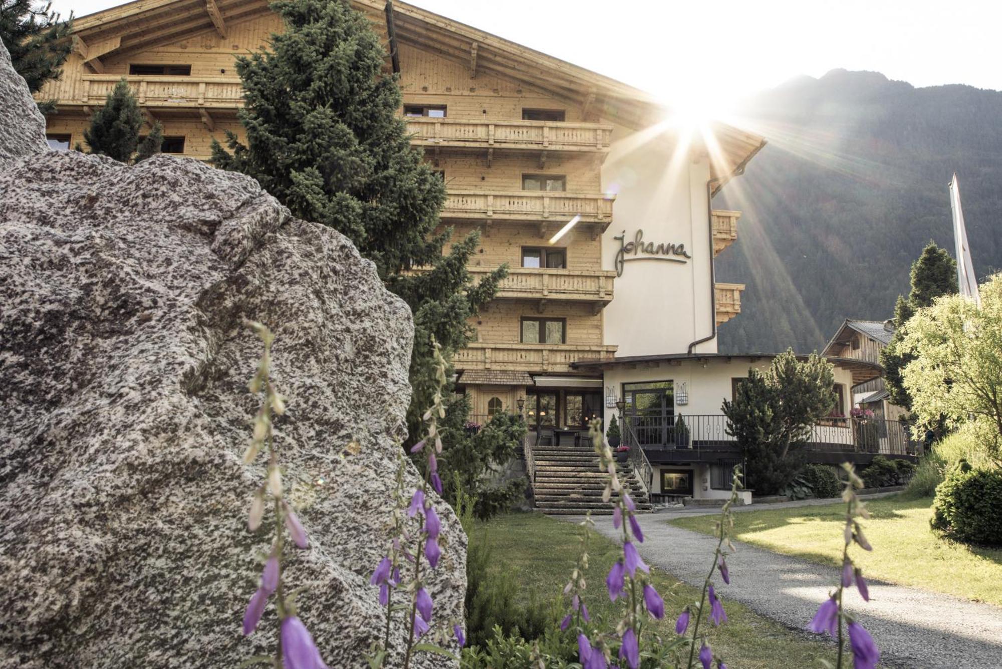 Hotel Johanna Mitten Im Oetztal Umhausen Dış mekan fotoğraf
